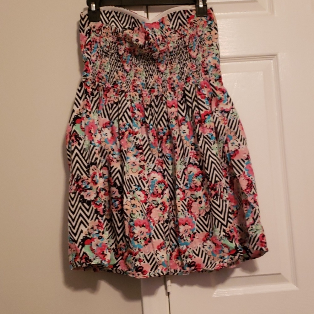 Dress - Picture 3 of 3